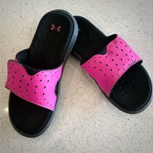 Under Armour Black and Pink Ignite Pro Girls' Slides Size 3Y